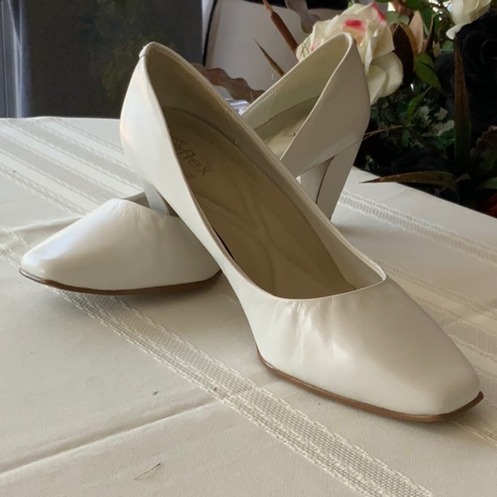 Reflex 3 inch heels square toe size 8.5W NWOT